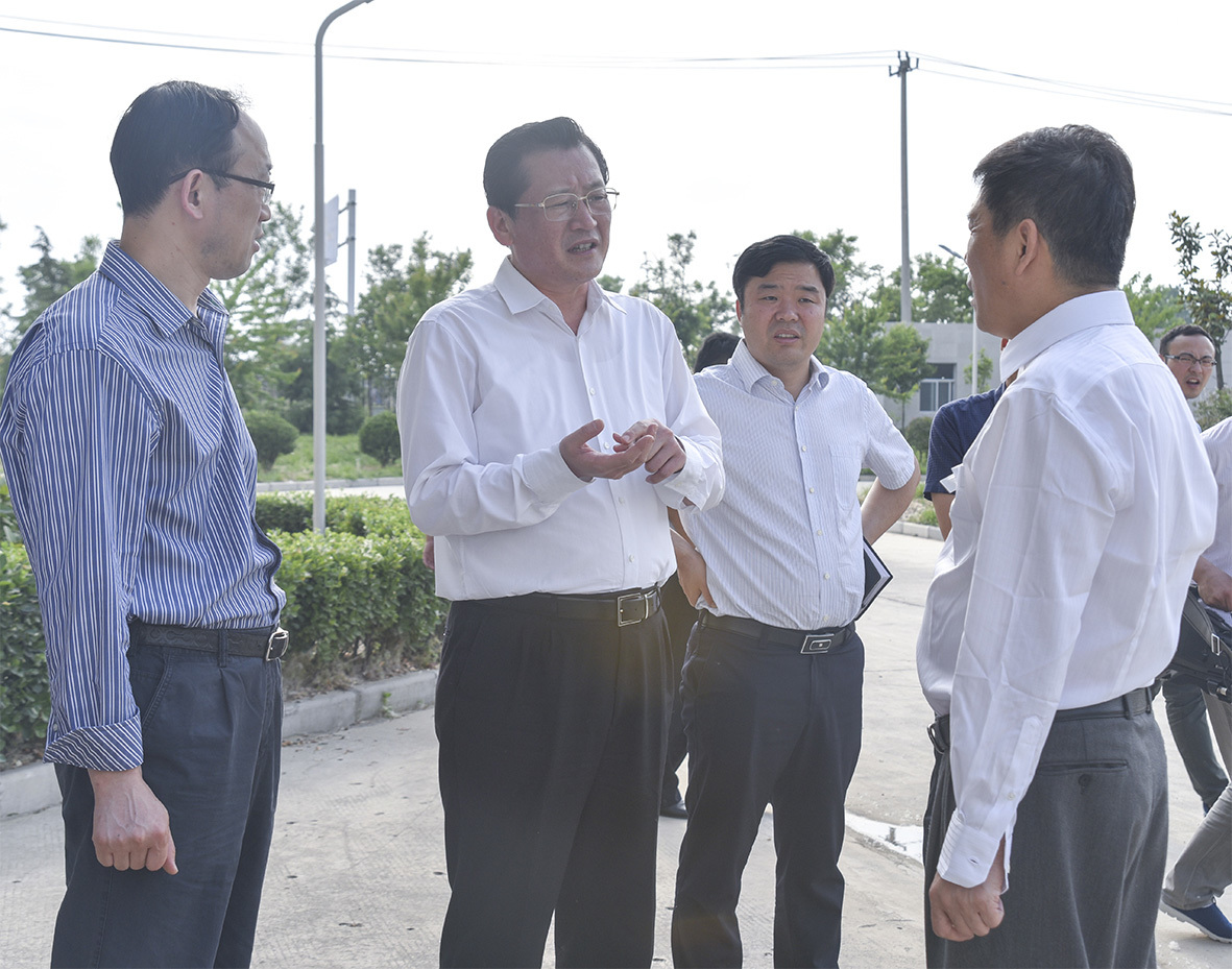 徐州市委常委、徐州经济技术开发区党工委书记王强参观升华电梯“无人化工厂”(图5) 徐州市委常委、徐州经济技术开发区党工委书记王强参观升华电梯“无人化工厂”(图5)