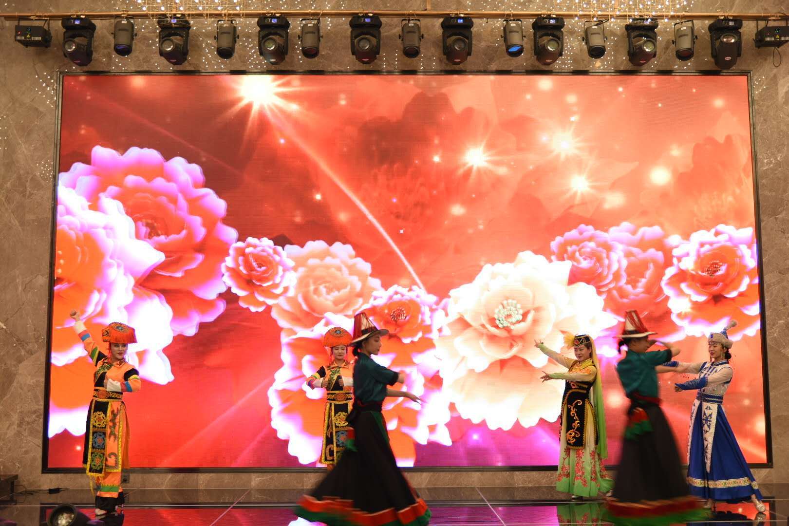 升华电梯集团西北基地投产庆典在青海西宁隆重举行(图11) 升华电梯集团西北基地投产庆典在青海西宁隆重举行(图11)