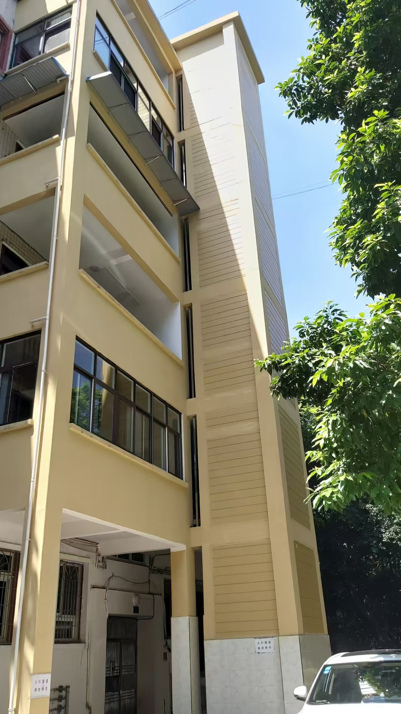 冬日里的温暖——升华更新改造、加装电梯经典案例(图8) 冬日里的温暖——升华更新改造、加装电梯经典案例(图9)